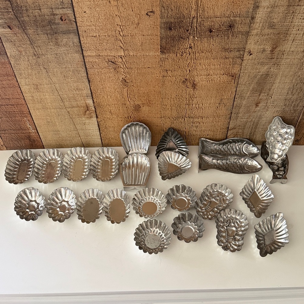 Vintage Lot of Small Tin Molds/tartlets